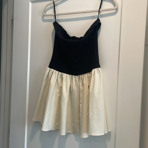 Viral Drop Waist Black & Cream Mini Dress Size Small - Picture 3 of 4